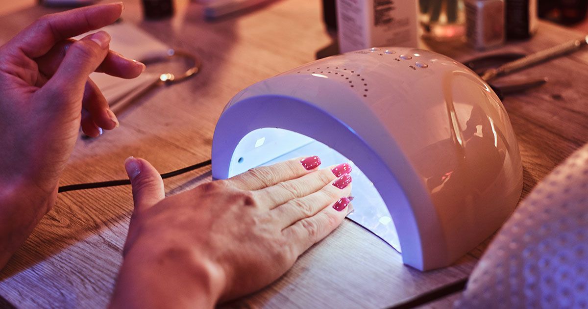 Cientistas alertam que dispositivos UV para secagem de unhas causam danos no DNA