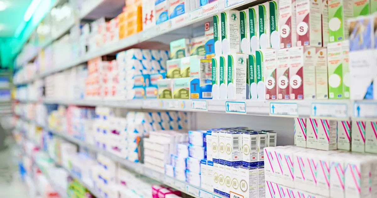 Por que estão sendo removidos das prateleiras das lojas certos medicamentos para resfriado?