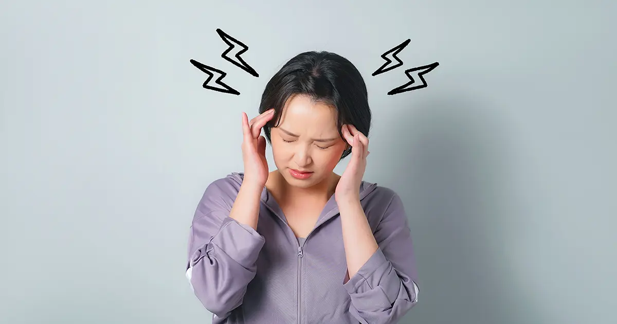 A má saúde bucal aumenta a incidência de enxaqueca e dores no corpo em mulheres