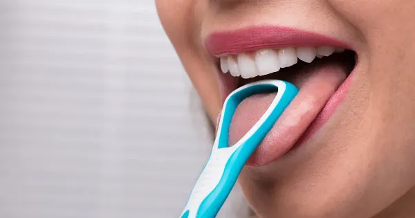 Você deve usar um raspador de língua?