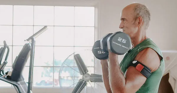 Como os exercícios de restrição do fluxo sanguíneo estão ajudando Aaron Rodgers?