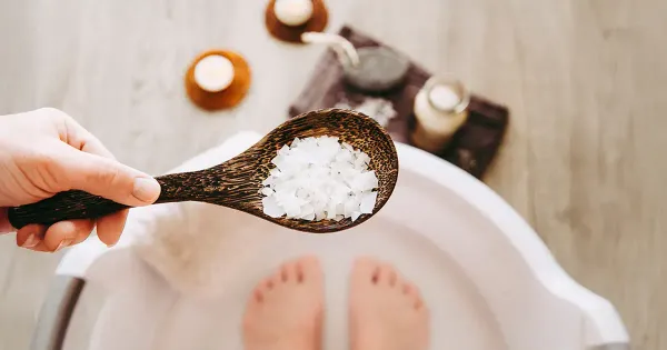 Você está com uma unha encravada? Experimente estas soluções caseiras